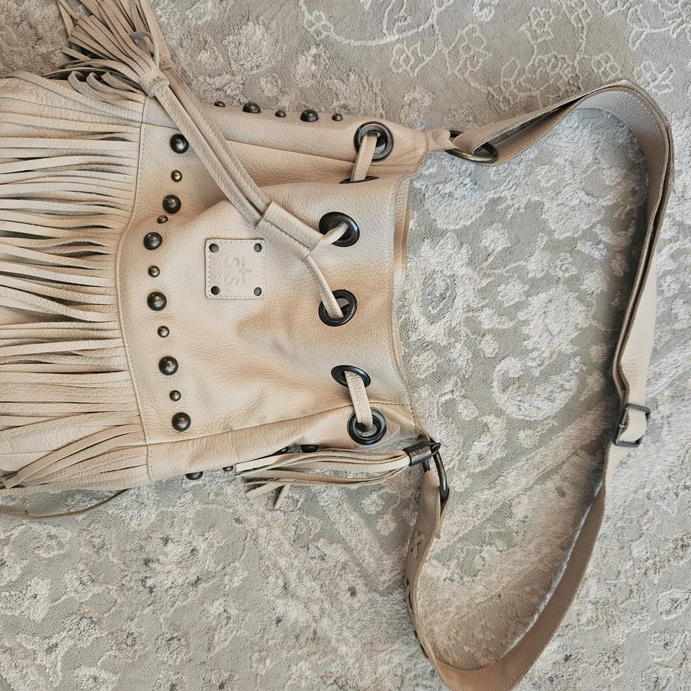 STS RANCHWEAR conceal Carry Elegant Cream Crossbody Bag with Fringe - Picture 13 of 17